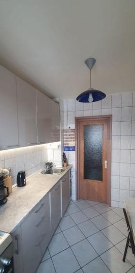 Apartament cu 3 camere semidecomandat, mobilat în Militari