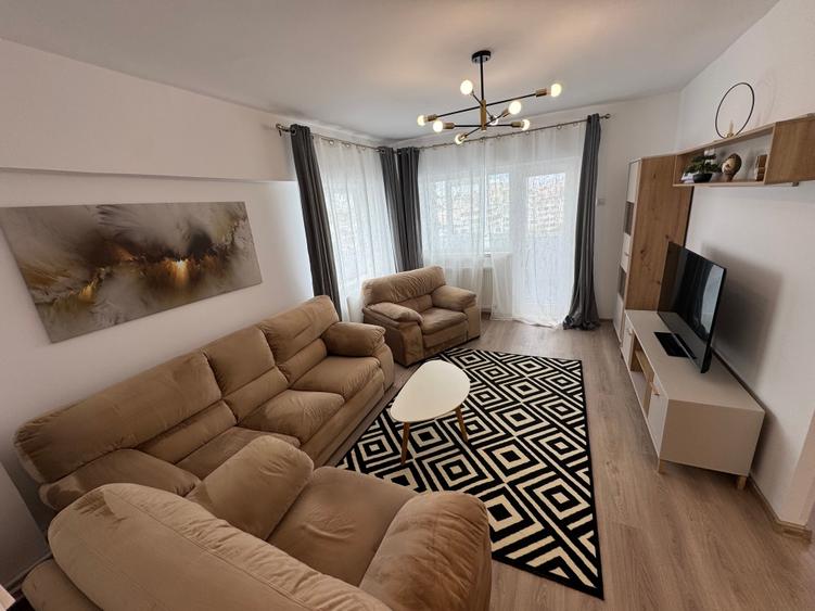 Apartament cu 4 camere decomandat, mobilat în Dacia