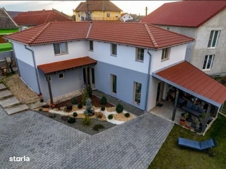 Casă cu 4 camere în Central