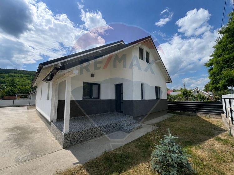 Casă individuală cu 3 camere cu Teren 485 Mp în Hemeiuș