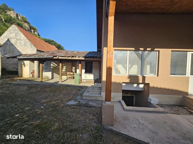 Casă cu 4 camere în Bobâlna