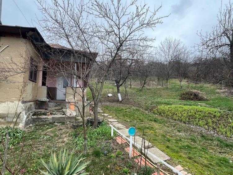 Casă cu 3 camere în Bălțești