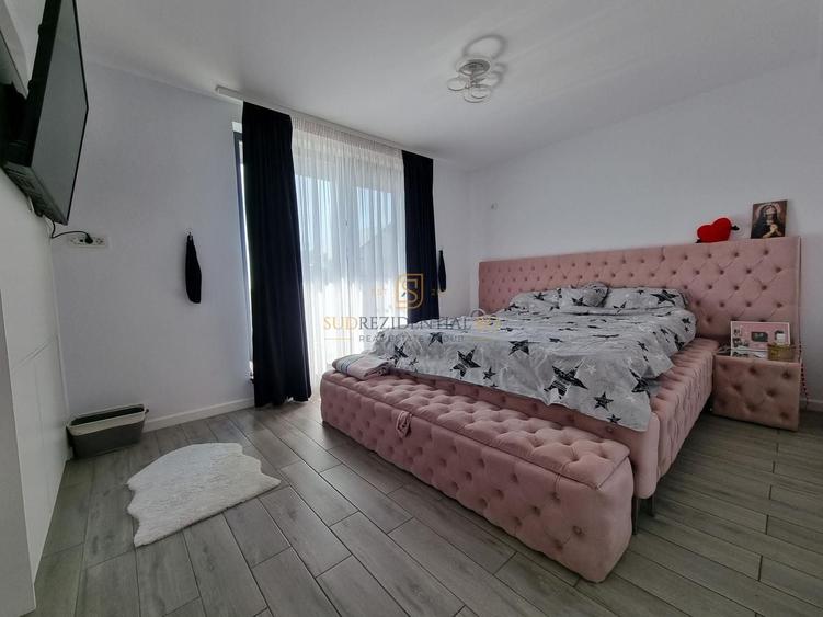 Casă individuală cu 5 camere cu Piscina în Exterior Est