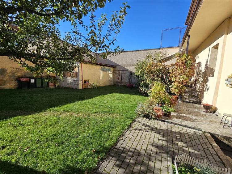 Apartament cu 3 camere decomandat, mobilat în Centrul Istoric