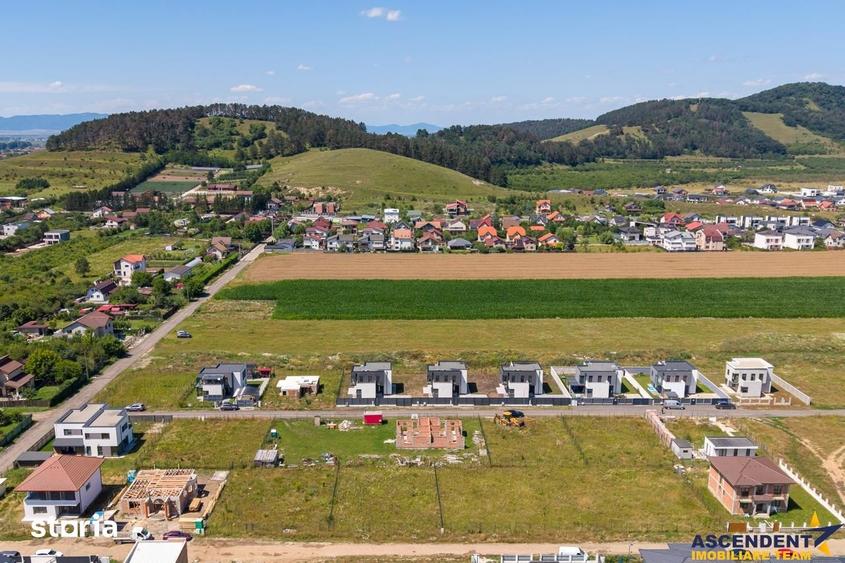 Casă cu 5 camere cu Teren 500 Mp în Sânpetru