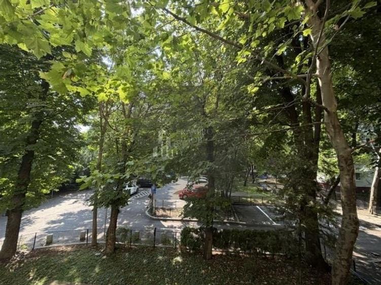 Apartament cu 3 camere semidecomandat, mobilat în Alexandru Obregia