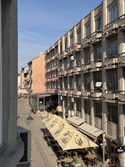 Apartament cu 3 camere decomandat, mobilat în Peninsula