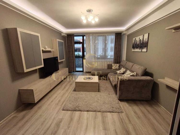 Apartament cu 3 camere decomandat în Tractorul