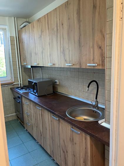 Apartament cu 3 camere semidecomandat în Ștefan cel Mare