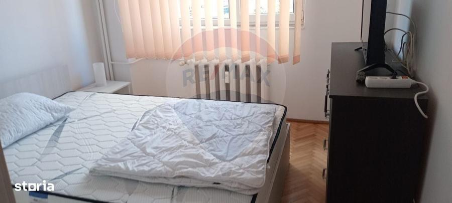 Apartament cu 3 camere decomandat în P-ța Spitalului