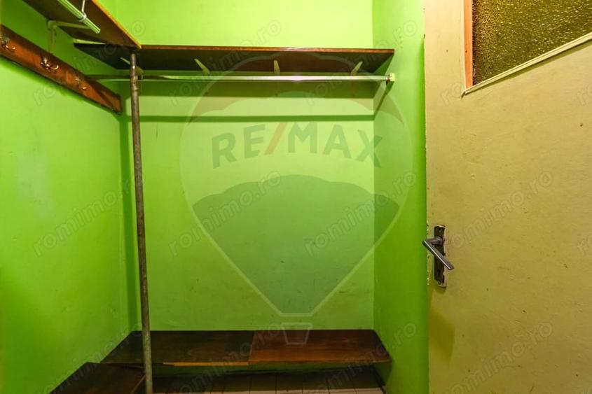 Apartament cu 3 camere decomandat în Tractorul