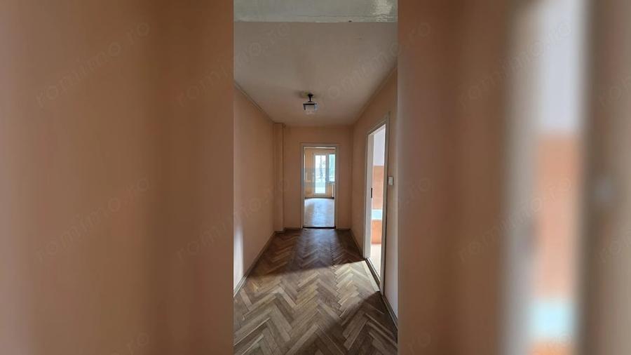 Apartament cu 4 camere decomandat în Punctele Cardinale