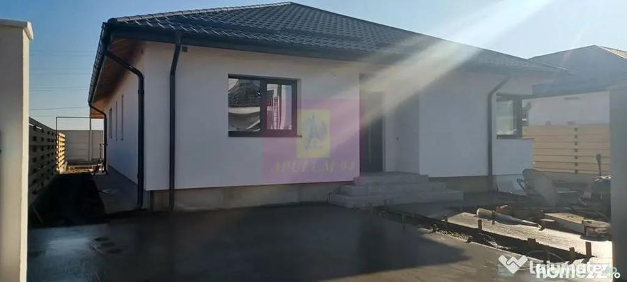 Casă cu 4 camere cu Teren 478 Mp în Săbăreni