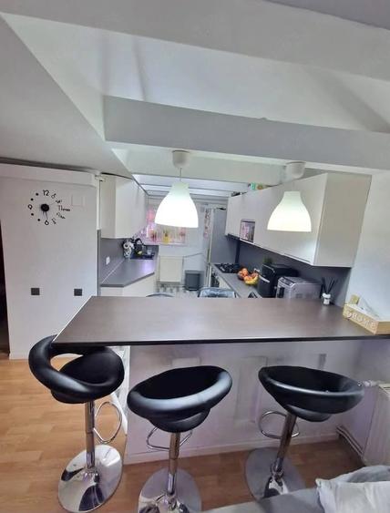 Apartament cu 6 camere decomandat în Central