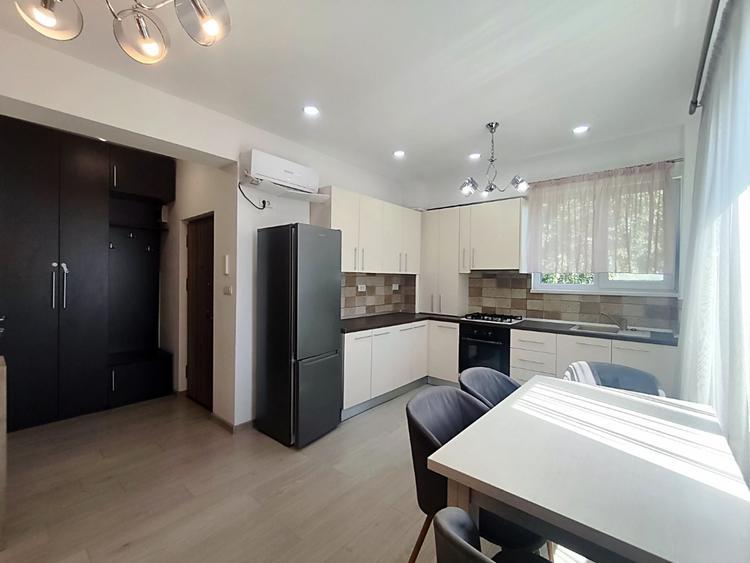 Apartament cu 3 camere decomandat în Bucșinescu