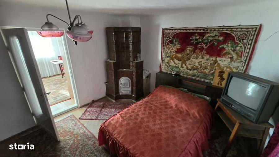 Casă cu 4 camere semidecomandat în Gologanu