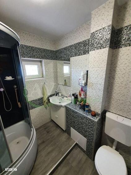 Apartament cu 3 camere decomandat în Milcov
