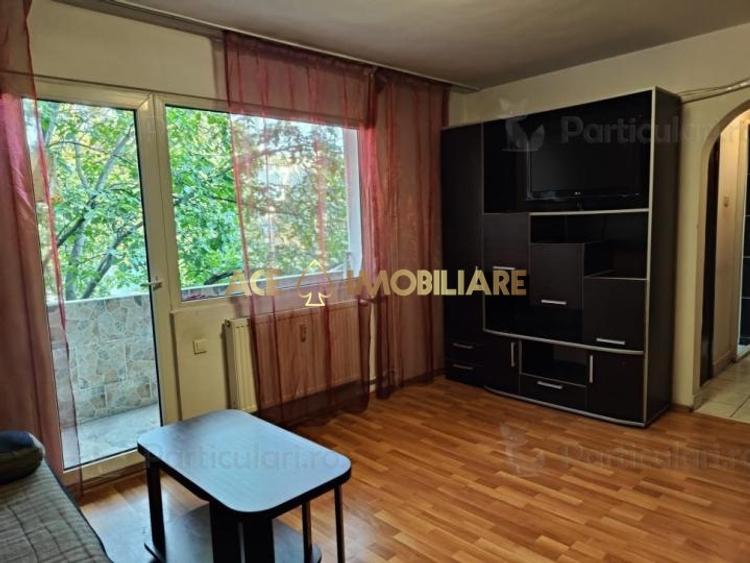 Apartament cu 3 camere semidecomandat, mobilat în Militari