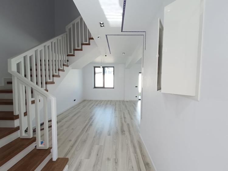 Duplex cu 4 camere cu Canalizare în Popas Păcurari