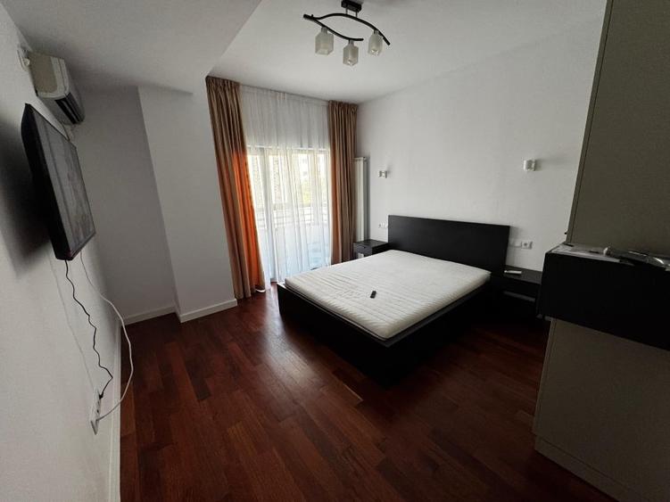 Apartament cu 3 camere decomandat în Moșilor
