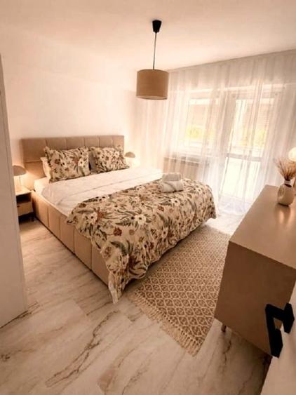 Apartament cu 3 camere decomandat, mobilat în Far