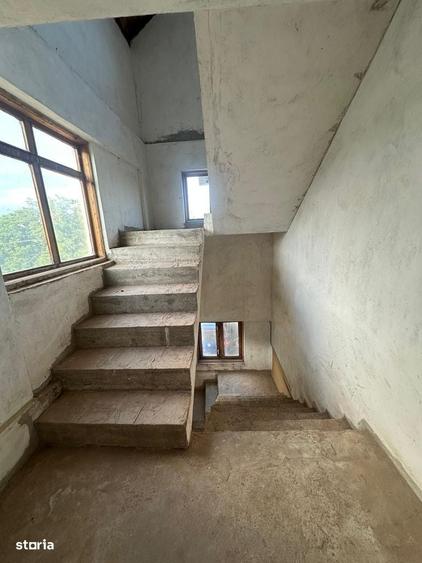 Casă cu 4 camere în Bascov