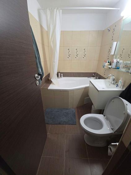 Apartament cu 3 camere decomandat în Aviației