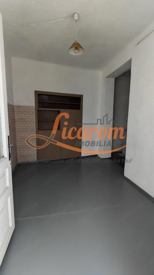 Blumana Proprietate singur in curte,2 corpuri de casa. - 17