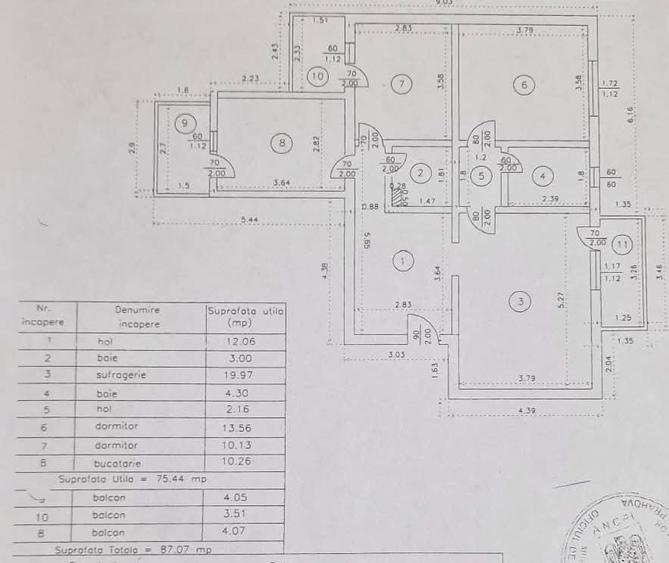Apartament cu 3 camere semidecomandat în Satu Nou