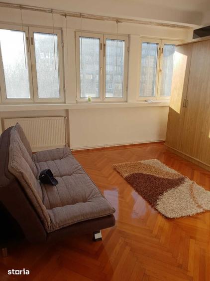 Apartament cu 3 camere în Romană