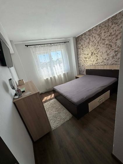 Apartament cu 3 camere decomandat, mobilat în 9 Mai