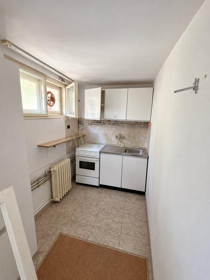 Casă individuală cu 6 camere cu Teren 265 Mp în Central