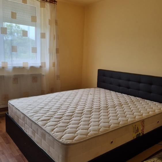 Casă individuală cu 5 camere cu Canalizare în Vărășeni