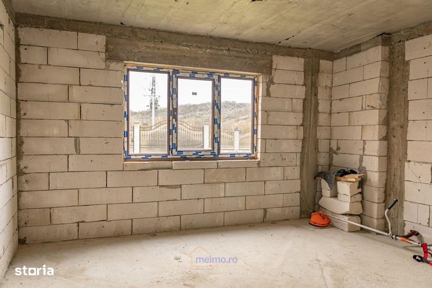 Casă cu 4 camere cu Teren 1440 Mp în Cernu