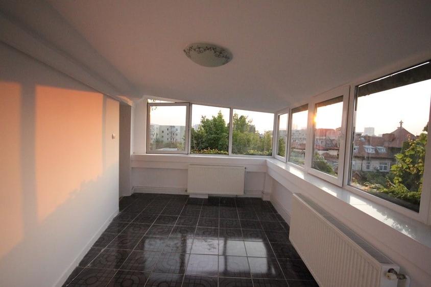 Apartament cu 6 camere semidecomandat, mobilat în Unirii