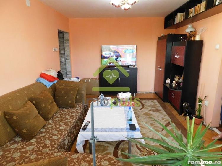 Apartament cu 3 camere semidecomandat în Girocului