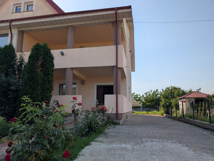 Duplex cu 5 camere cu Canalizare în Lilieci