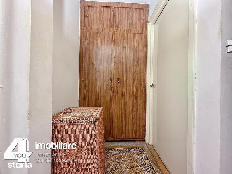Apartament cu 4 camere decomandat în Boul Roșu