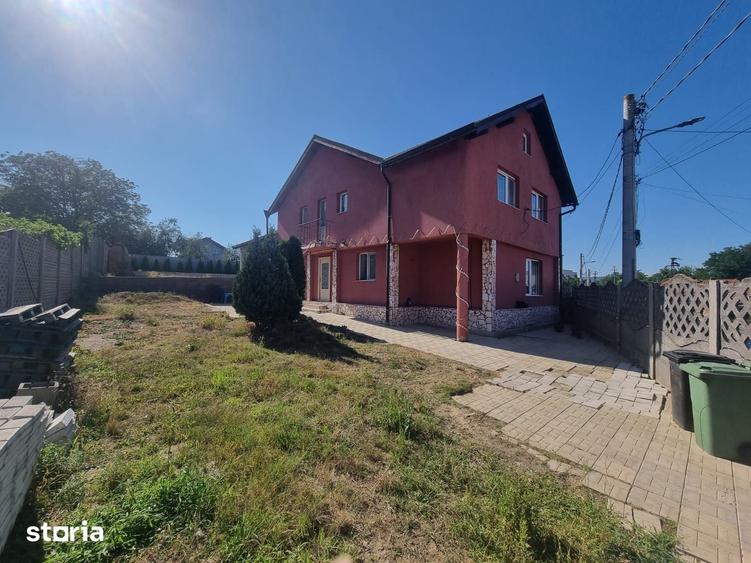 Casă cu 5 camere decomandat cu Teren 700 Mp în Central