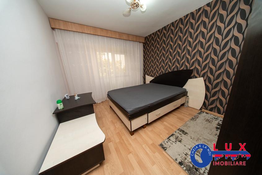 Apartament cu 3 camere decomandat în Babadag