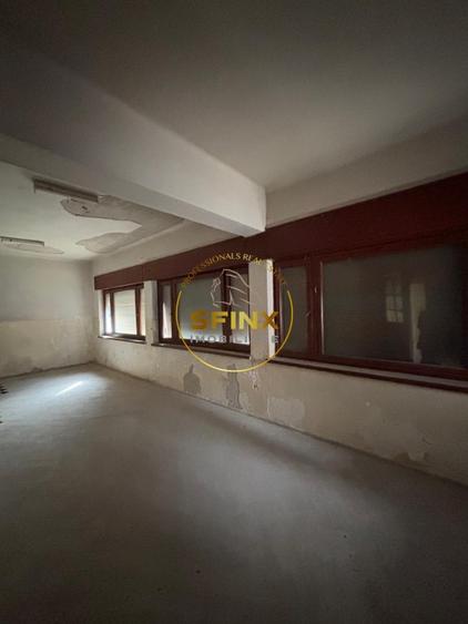 Casă individuală cu 13 camere cu Canalizare în Furnica