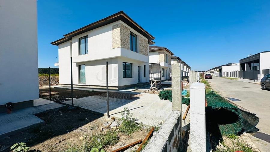 Casă individuală cu 5 camere cu Canalizare în Corbeanca