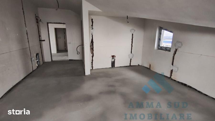 Casă cu 9 camere cu Teren 300 Mp în Central