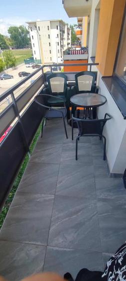 Apartament cu 2 camere decomandat în Tractorul