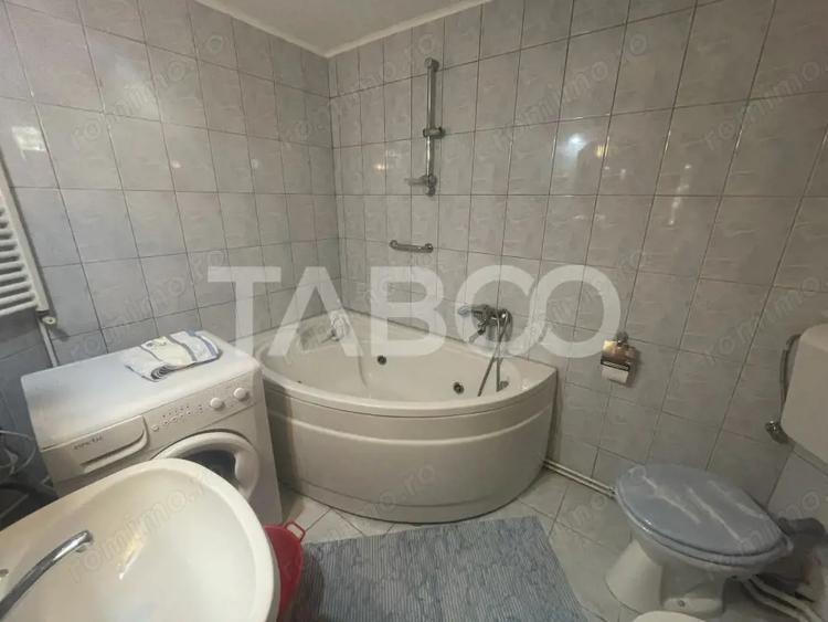 Casă cu 6 camere cu Teren 1030 Mp în Vale
