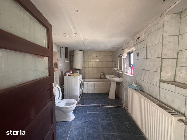 Casă cu 3 camere cu Teren 2000 Mp în Stâlpeni