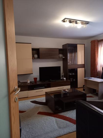 Apartament cu 3 camere decomandat, mobilat în Central