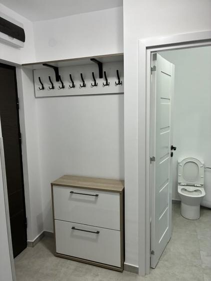 Apartament cu 3 camere decomandat, mobilat în Central