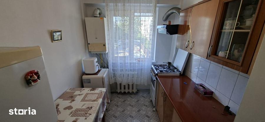 Apartament cu 3 camere semidecomandat în Nord