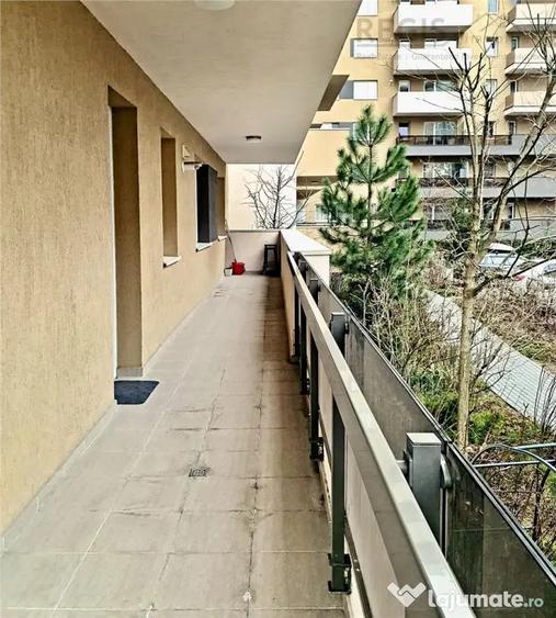 Apartament cu 3 camere decomandat în Sud